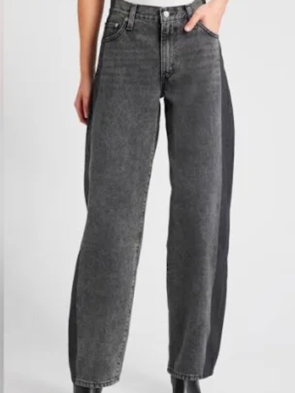 Levi's NWT distressed black jeans